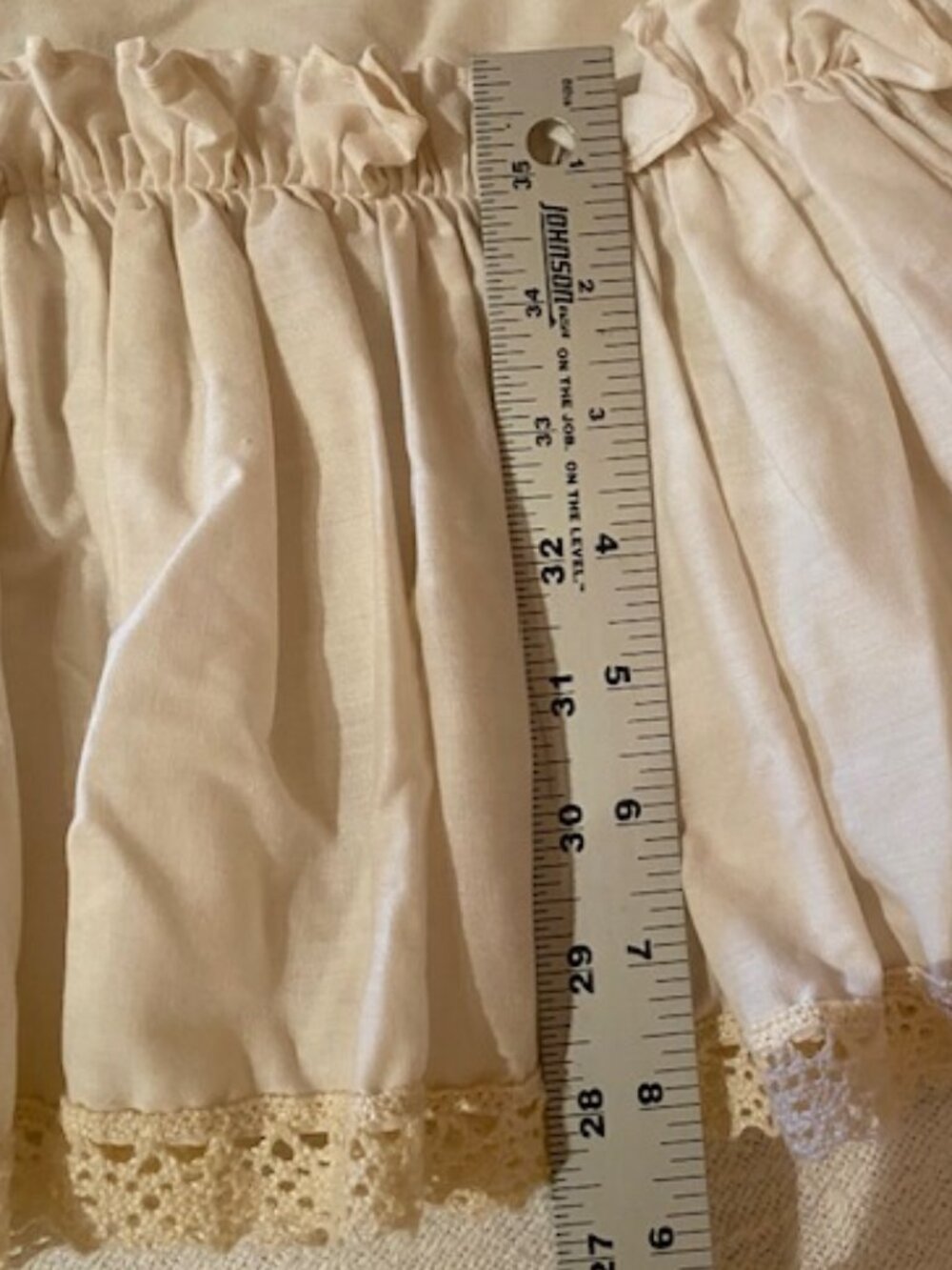 VTG - 2 - Croscill creamy valance country ruffle 120" wide 28" long, excellent